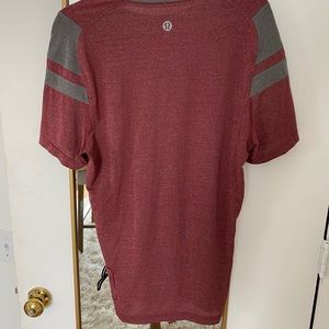 Men’s lululemon red shirt size M